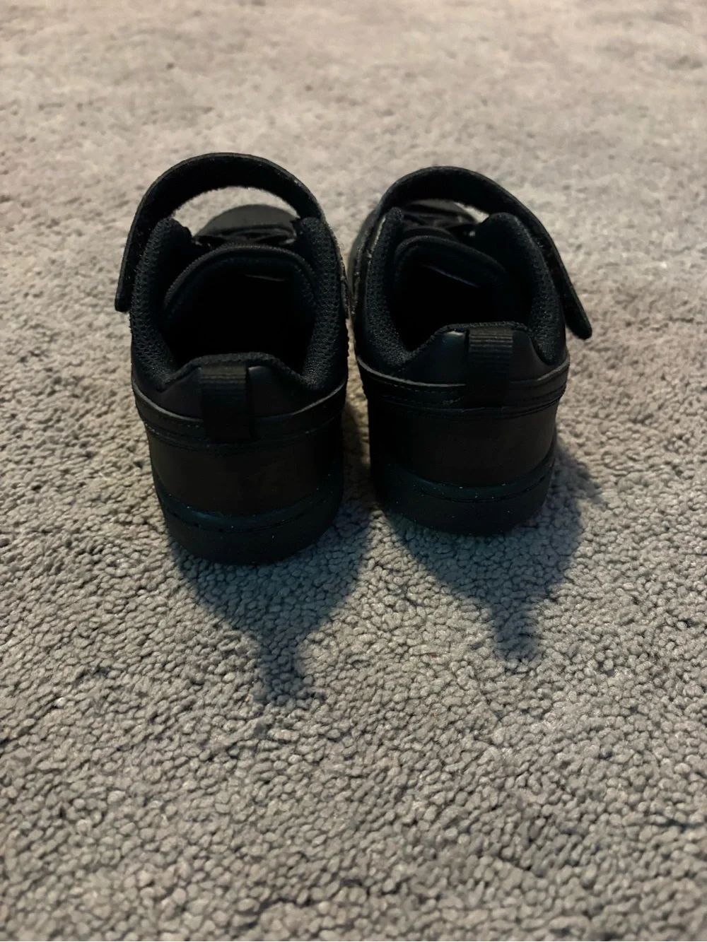 Black Nike low 10c